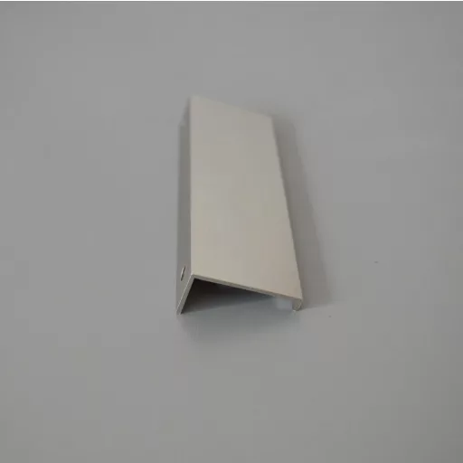 LUCATA Metall-Möbelgriff, glänzend, Edelstahlimitation, Bohrung 96 mm