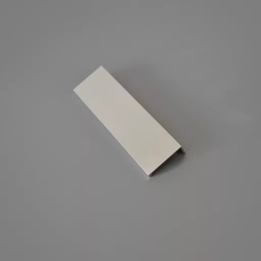 LUCATA Metall-Möbelgriff, glänzend, Edelstahlimitation, Bohrung 96 mm