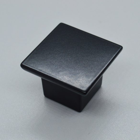 Schwarz lackierter Metall-Möbelgriff mit 16 mm Lochabstand