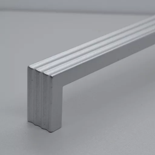 Möbelgriff aus Metall, matt verchromt, BA 128 mm