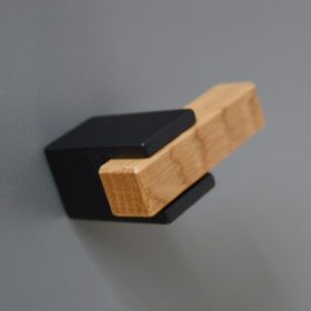 NEW BEAM, fém-lakkozott tölgy fogas