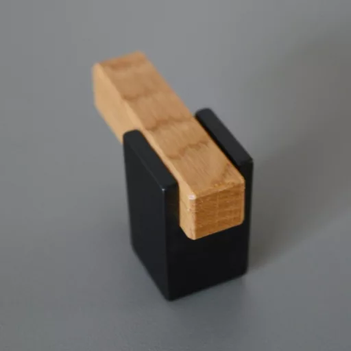 NEW BEAM, fém-lakkozott tölgy fogas