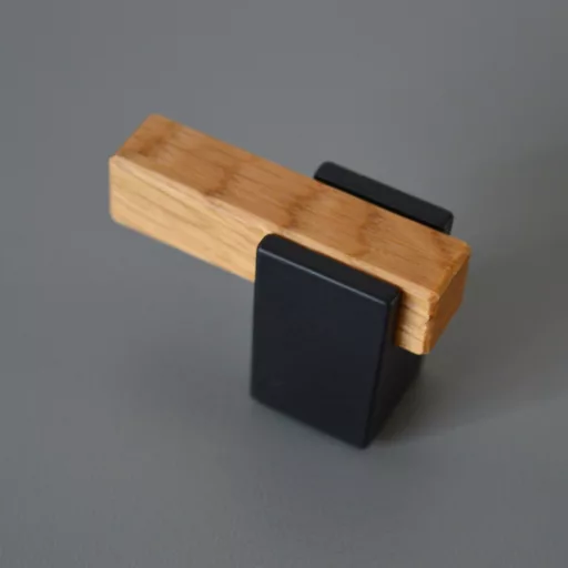 NEW BEAM, fém-lakkozott tölgy fogas