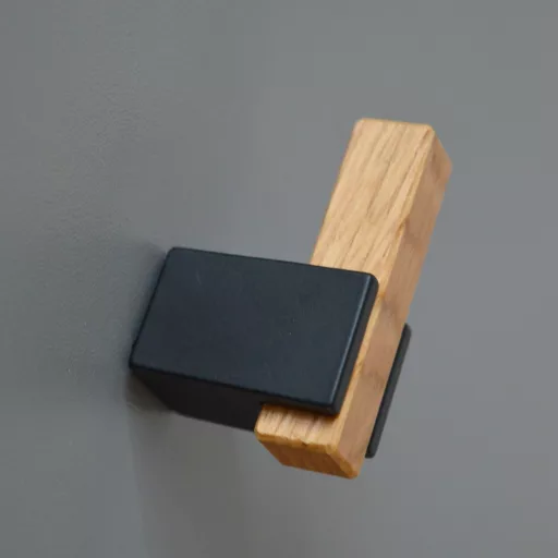 NEW BEAM, fém-lakkozott tölgy fogas