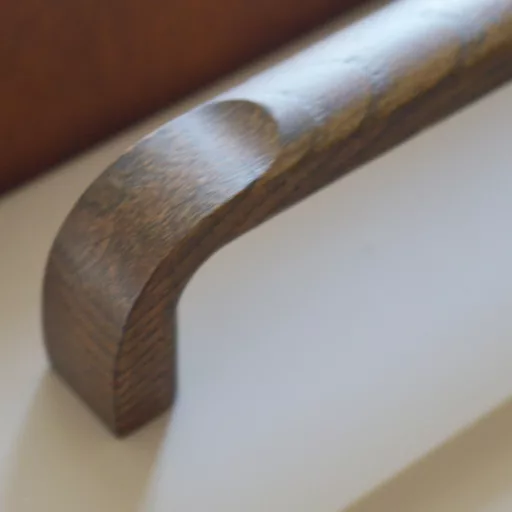 FLINT Möbelgriff aus Massivholz, lackiert in Nussbaumfarbe, modern 