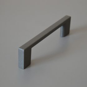   2576_96 Fém bútorfogantyú, antracit szürke színű, 96 mm furattávval