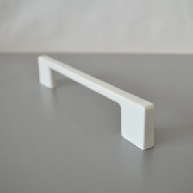   2576_FEH_96 fém bútorfogantyú, fényes fehér színű, 96 mm furattávval