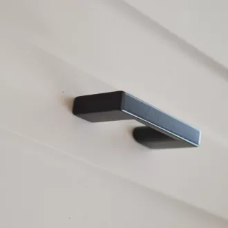   2576_FEK_32, Fém bútorfogantyú, fekete színű, 32 mm furattávval
