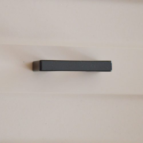 2576_FEK_32, Fém bútorfogantyú, fekete színű, 32 mm furattávval