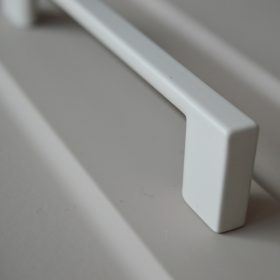   2576_PBA_128  fém bútorfogantyú, bézs színű, 128 mm furattávval