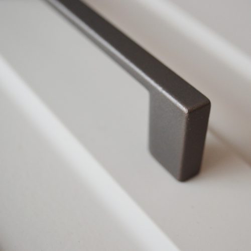 2576_PMO_128  fém bútorfogantyú, strukturál, csokibarna színű, 128 mm furattávval