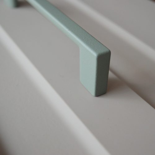 2576_PS8_160  fém bútorfogantyú, oliva zöld színű, 160 mm furattávval