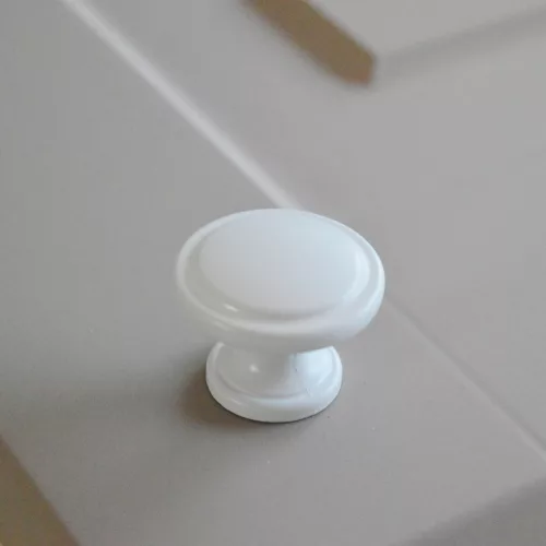 2786_feher Weiß lackierter Metallknopf