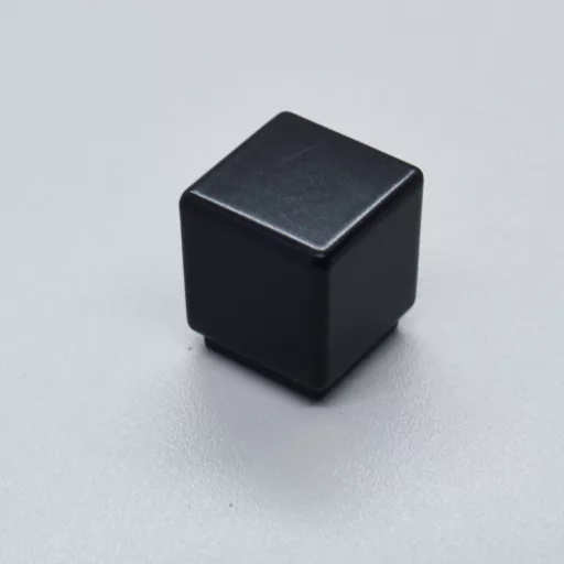 Schwarz lackiert, Knopfgriff aus Metall
