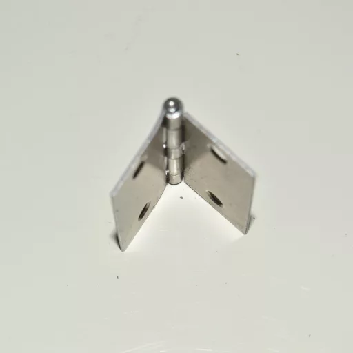 Chromfarbenes Metallarmband für das Handgelenk