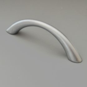 35072 Szatén króm bútorfogantyú 64 mm furattávolsággal