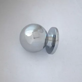 Möbelknopf aus Metall in glänzendem Chrom