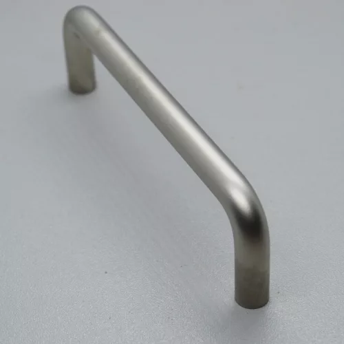 IDA Möbelgriff aus Metall, Farbe Nickel satiniert, Bohrung 96 mm