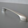 BESINA fém, szatén nikkel színű bútorfogantyú, 96 mm furattávval