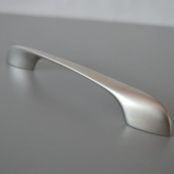 BESINA Möbelgriff aus Metall, Farbe Nickel satiniert, Bohrung 96 mm