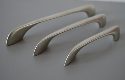 BESINA Möbelgriff aus Metall, Farbe Nickel satiniert, BA 96 mm