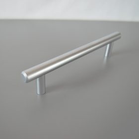   HRAZDA fém bútorfogantyú, rúd, matt króm színű, 128 mm furattávval