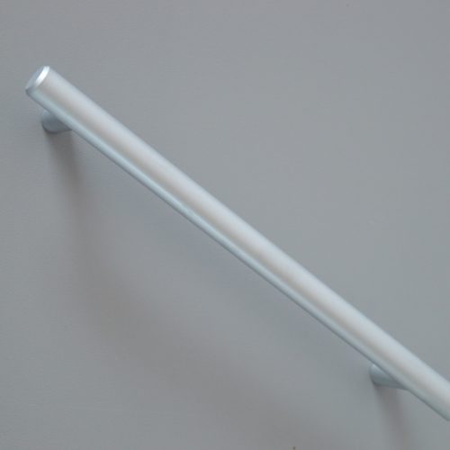 HRAZDA Metall-Möbelgriff, Stange, matt verchromt, mit Bohrung 224 mm