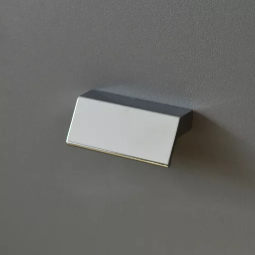 3625_32 Fényes króm, fém 32 mm furattávolságú bútorfogantyú