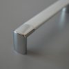 AIRA Möbelgriff aus Metall, strukturverchromt - Farbe Chrom glänzend, BA 96 mm