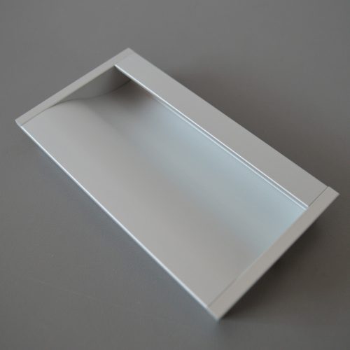 ANETTA Metall, rechteckig, eingelassener Möbelgriff, Farbe Aluminium, BA 96 mm