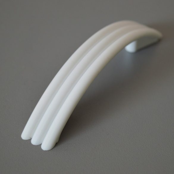 Műanyag bútorfogantyú, fehér színű, 64 mm furattávval