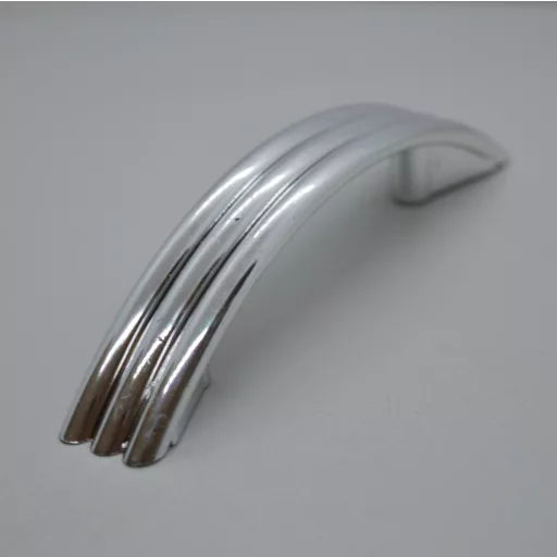 Kunststoff-Möbelgriff, silber, mit 64 mm BA