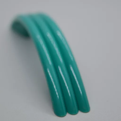 Kunststoff-Möbelgriff, grün, mit 64 mm BA
