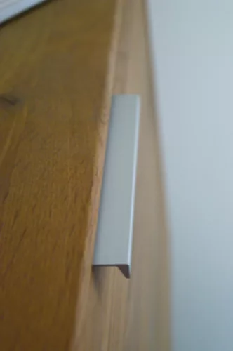 4394_128_alu Élre szerelhető fém bútorfogantyú, alu, 128 mm furattávolság