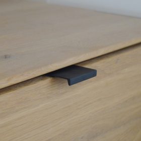   Metall-Möbelgriff, kantenmontierbar, schwarz, 32 mm Lochabstand