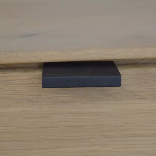 Fém bútorfogantyú, élre szerelhető, festett fekete, 32 mm furattávolság