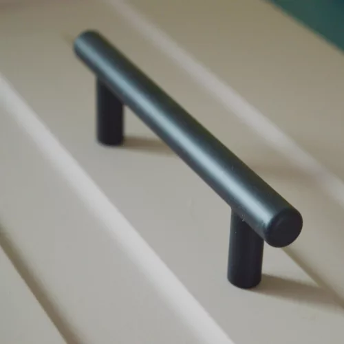 Matt fekete fém rúdfogantyú, 160 mm furattávval