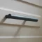 Mattschwarzer Metallgriff für Stangen, mit 224 mm Lochabstand