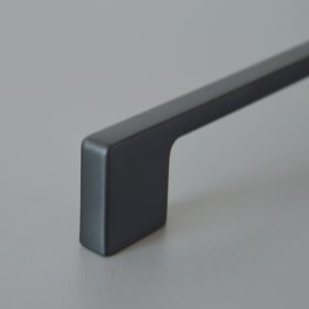   ÚJ NAKANA Fém bútorfogantyú, matt fekete színű, 128 mm furattávval