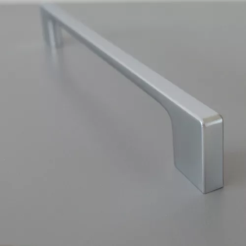 NAKANA Möbelgriff aus Metall, Farbe Chrom matt, Bohrung 256 mm