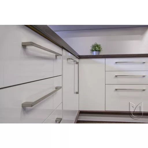 NAKANA Möbelgriff aus Metall, Farbe Nickel gebürstet, Bohrung 320 mm