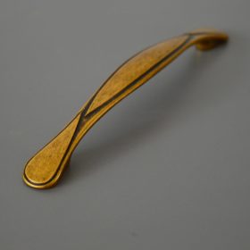   5030AE96-Antikolt sárgaréz, fém bútorfogantyú 96 mm furattávval