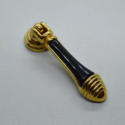 Klassischer gold-schwarzer Möbelknopf aus Metall und Kunststoff