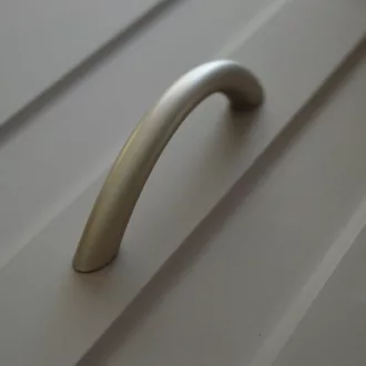   6708_96 Kunststoff-Möbelgriff in Farbe Nickel matt, Bohrung 96 mm 