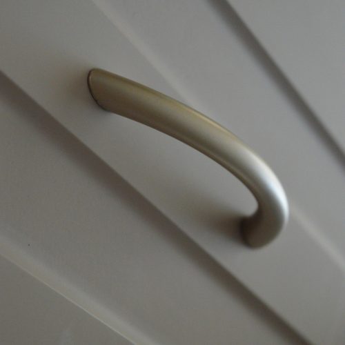 6708_96 Kunststoff-Möbelgriff in Farbe Nickel matt, Bohrung 96 mm 