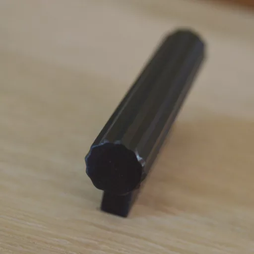 LINE bútorfogantyú, fém, Mokka Barna színben 32 mm furattávolság