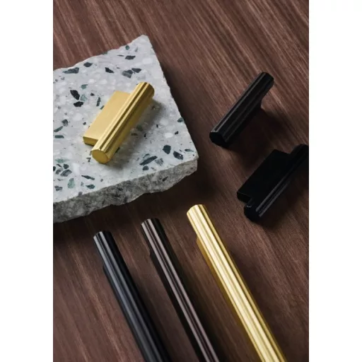 LINE bútorfogantyú, fém, mokka barna színben 160 mm furattávolság
