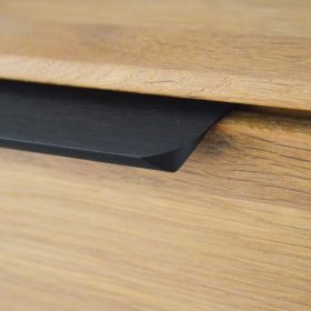   MONA Fém bútorfogantyú, élre szerelhető, csiszolt fekete, 64 mm furattávolság