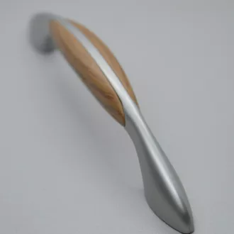 Holzoptik - chromfarbener Kunststoff-Möbelgriff