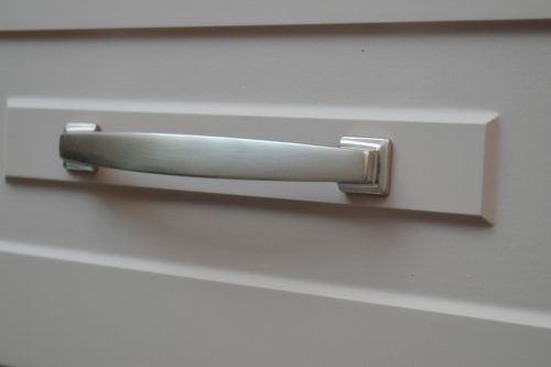 Metall-Möbelgriff, satin , 160 mm Bohrung, klassisch